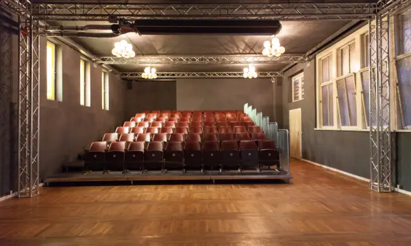 Off-Bühne Komplex