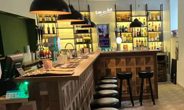 Theo's Bar & Restaurant 