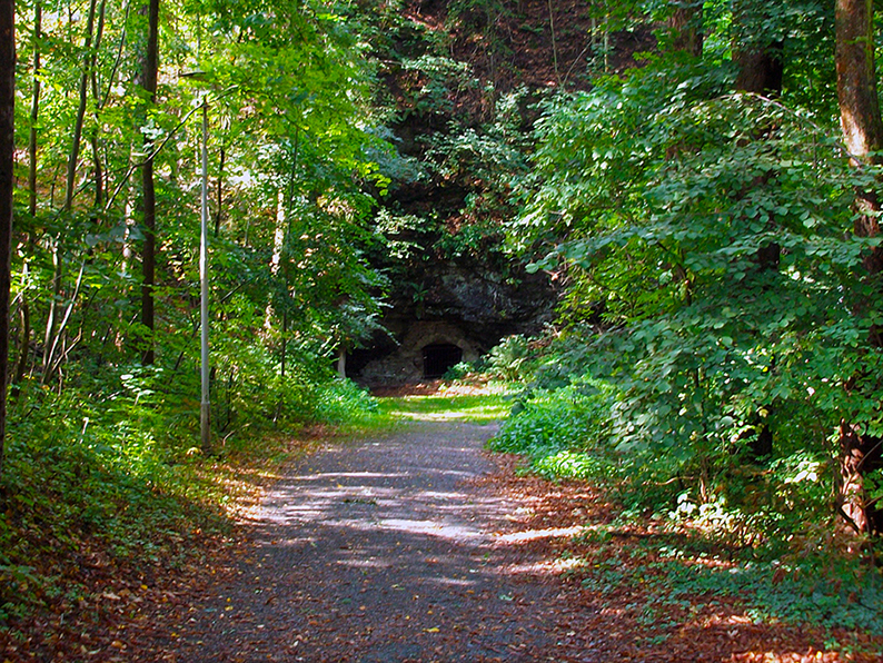 Aagnverglaser, Felsendome Rabenstein, Eingang (1), CC BY-SA 4.0